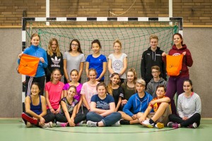 Die Teilnehmerinnen, Teilnehmer und Teamerinnen der Sportassistentenausbildung.